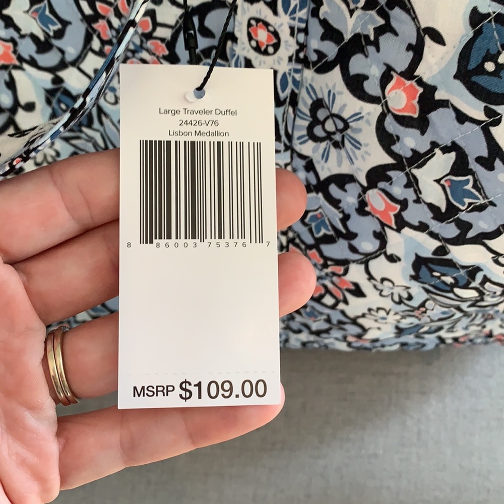 NWT Vera Bradley Large Duffel Lisbon medallion - Picture 3 of 7